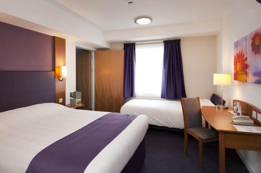Premier Inn Oswestry Extérieur photo